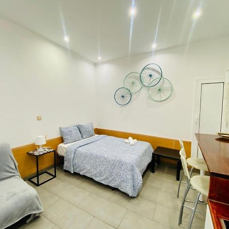 025 Caterina Look Izquierda Apartment Барселона Екстериор снимка