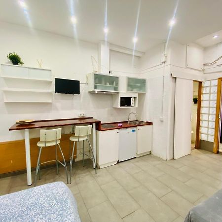 025 Caterina Look Izquierda Apartment Барселона Екстериор снимка