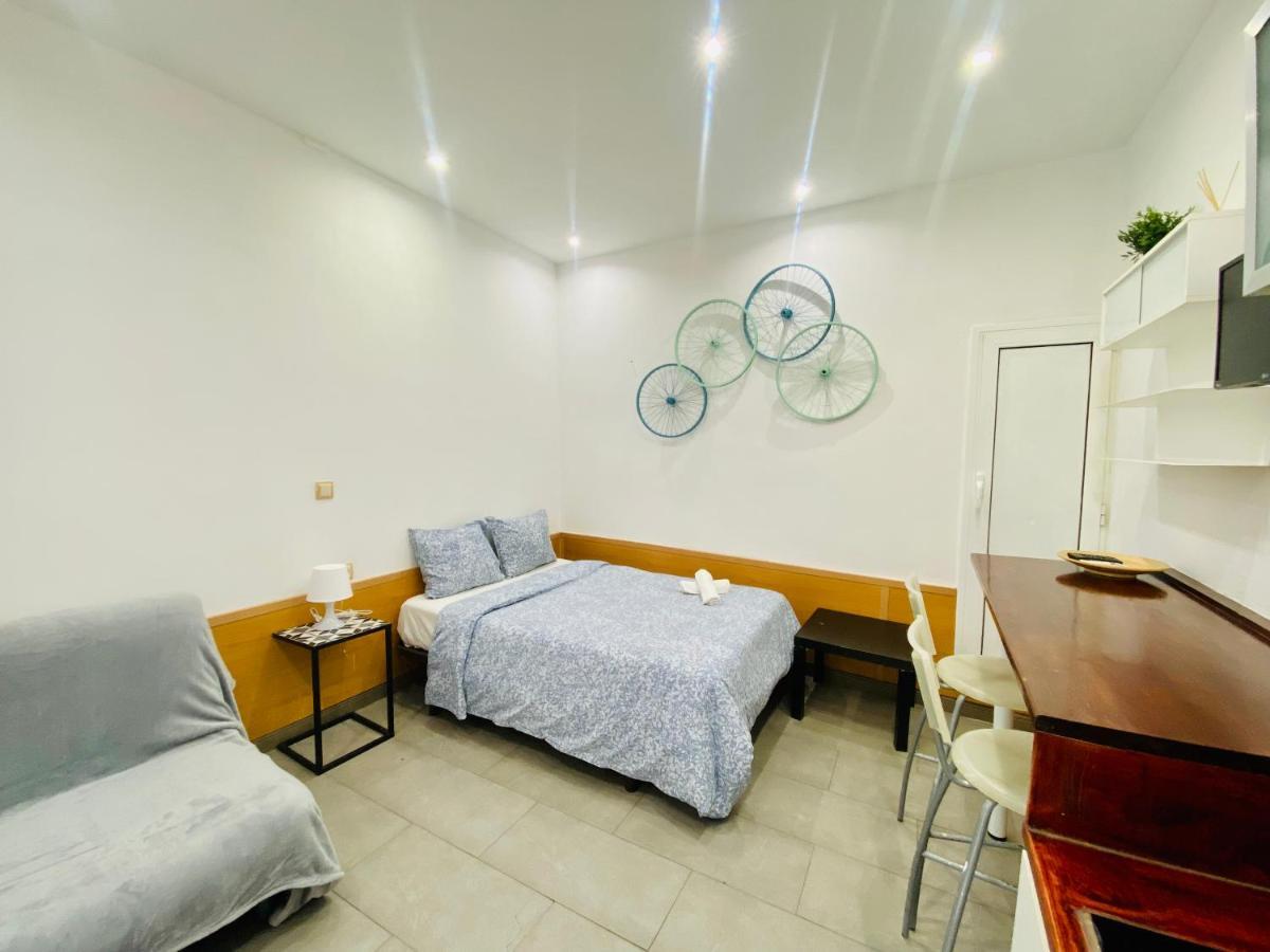 025 Caterina Look Izquierda Apartment Барселона Екстериор снимка