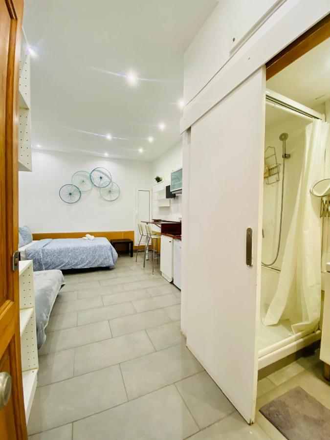 025 Caterina Look Izquierda Apartment Барселона Екстериор снимка
