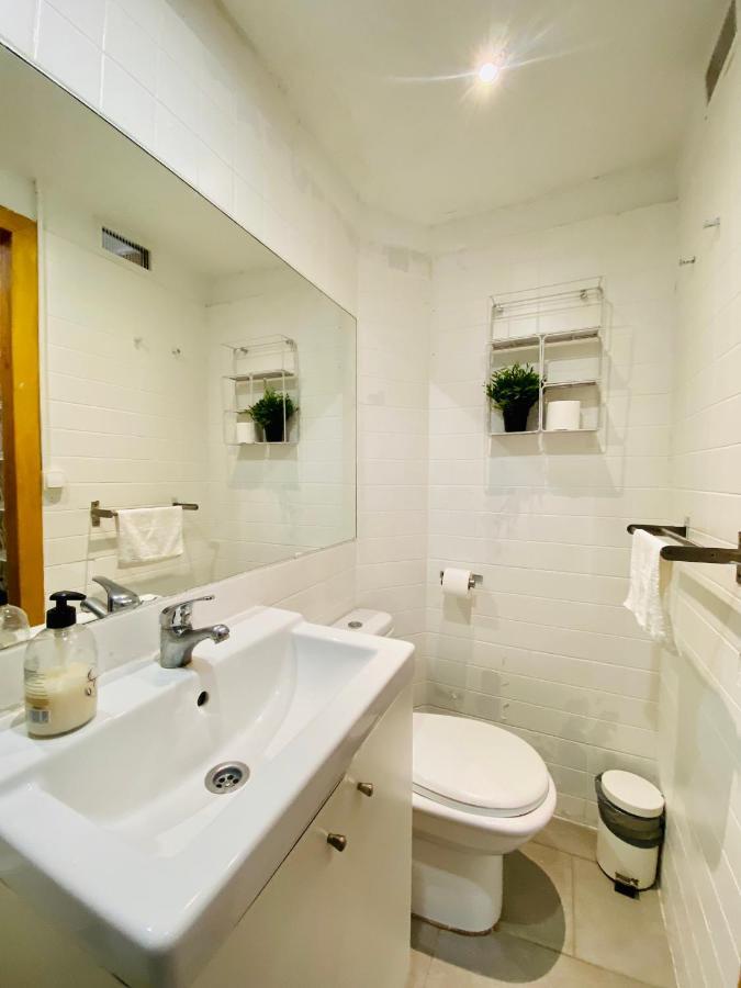 025 Caterina Look Izquierda Apartment Барселона Екстериор снимка