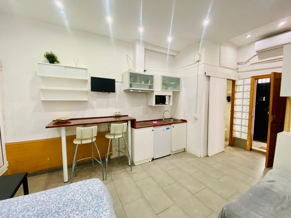 025 Caterina Look Izquierda Apartment Барселона Екстериор снимка