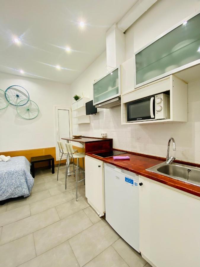 025 Caterina Look Izquierda Apartment Барселона Екстериор снимка
