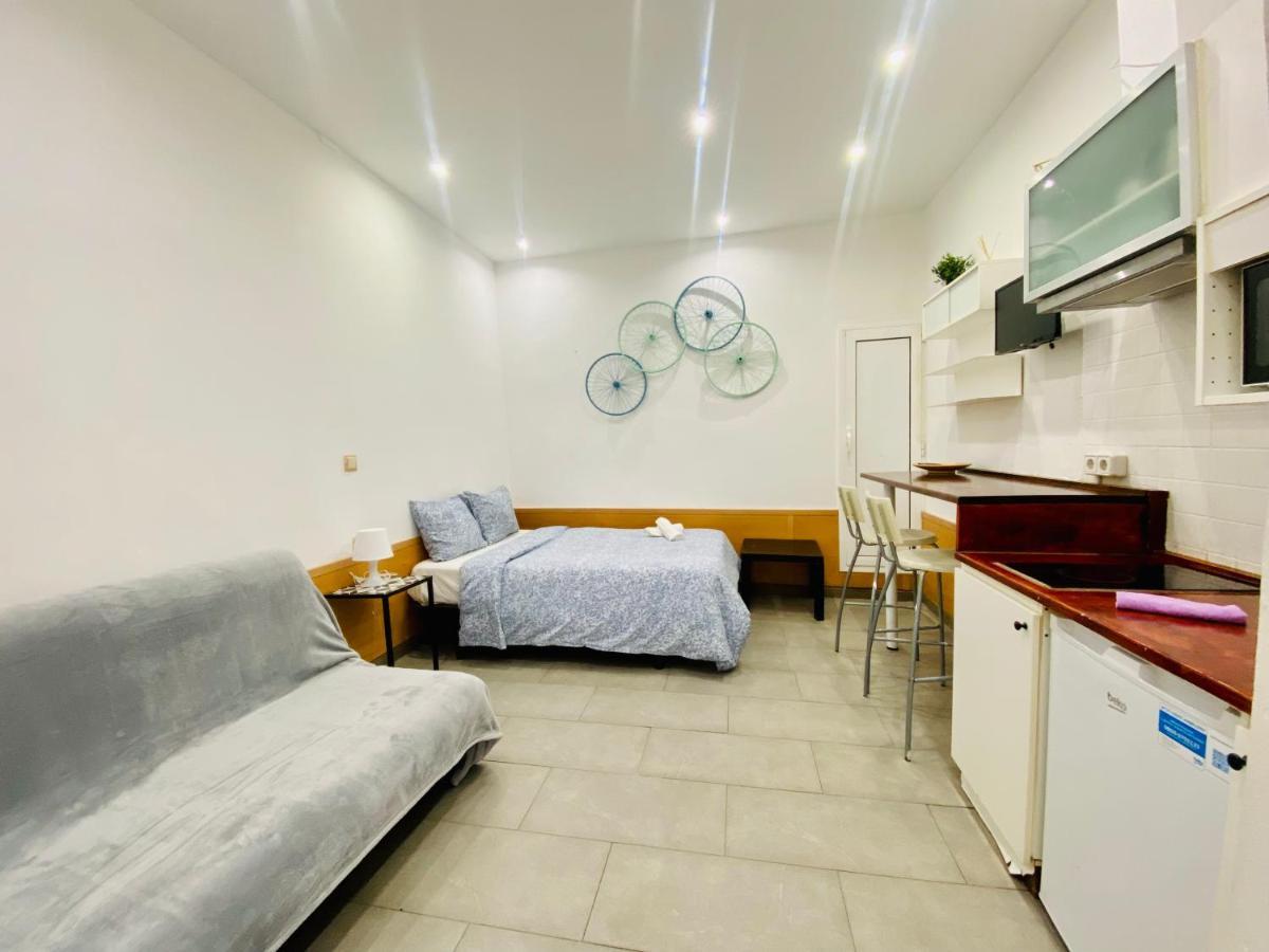 025 Caterina Look Izquierda Apartment Барселона Екстериор снимка