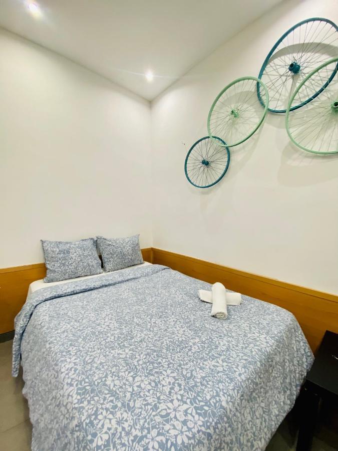 025 Caterina Look Izquierda Apartment Барселона Екстериор снимка